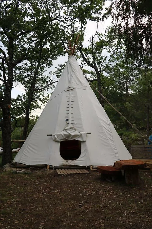 Tipi écologique au paradis Hotel Le Mas  0*, Le Mas (Alpes-Maritimes) Francia